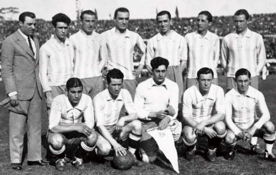 Who Won The First World Cup Ever?  Associação de futebol, Primeira bola de  futebol, Historia do futebol