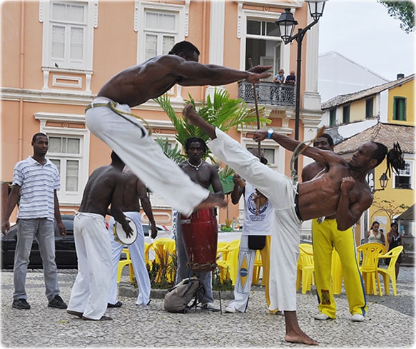 Capoeira Regional sua história, características, instrumentos e golpes.