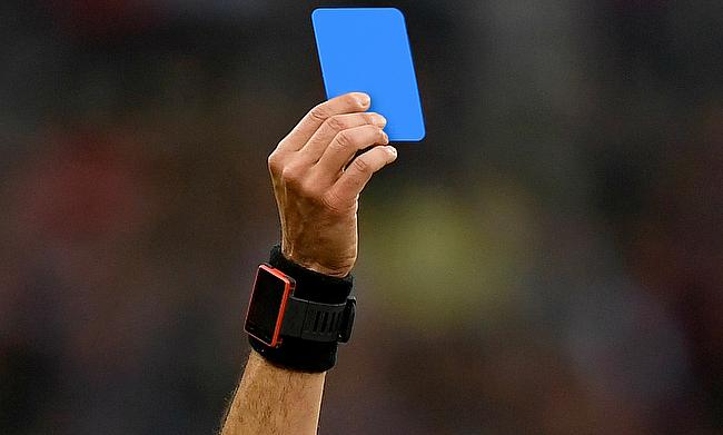 Para que serve o cartão azul no futebol?