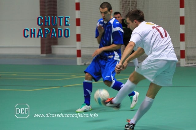 Pontapé no Futsal: chute chapado