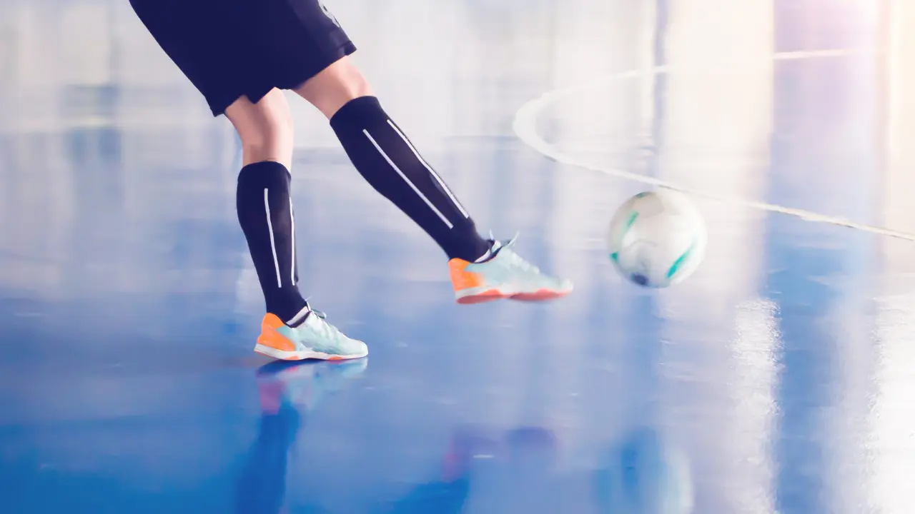 Chute de peito de pé no Futsal