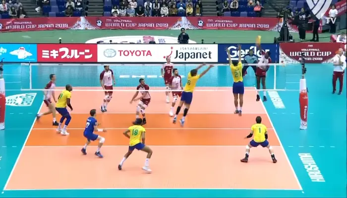 Remate no Voleibol: batida na bola