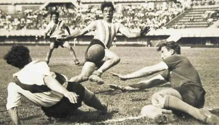 Porteros con camisetas de manga corta en el Fútbol