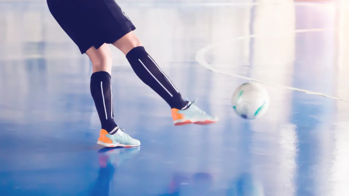 Como chutar a bola no Futsal